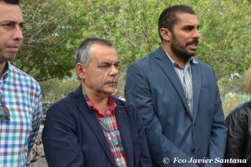 Emotivo acto de descubrimiento de la placa del pasaje que recuerda al periodista Adolfo Santana en Cernícalos (Foto TA)